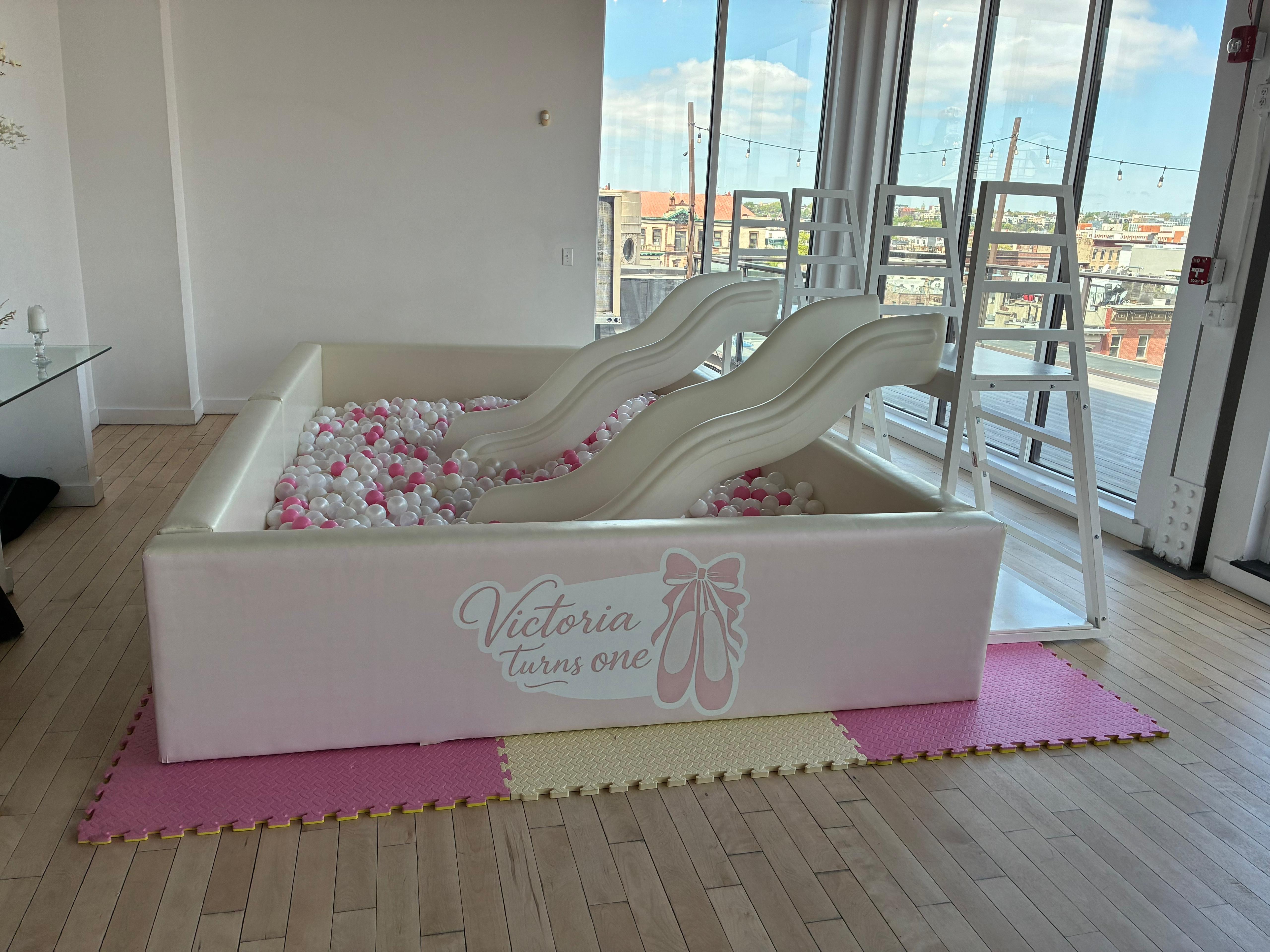 Luxe (8ft x 12ft) Ball Pit rental