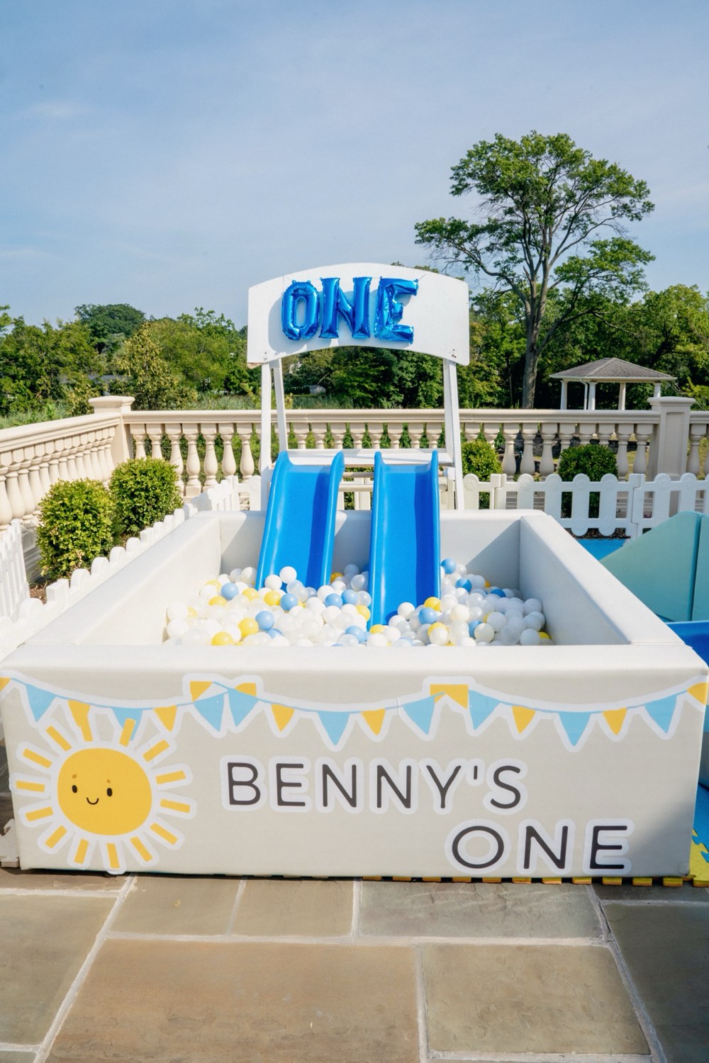 Posh (7ft x 7ft) Ball Pit rental